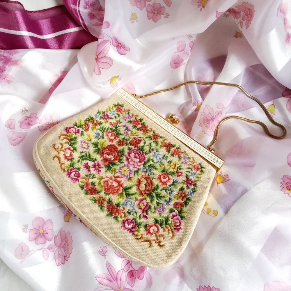 VTG // Structured Floral Tapestry Purse